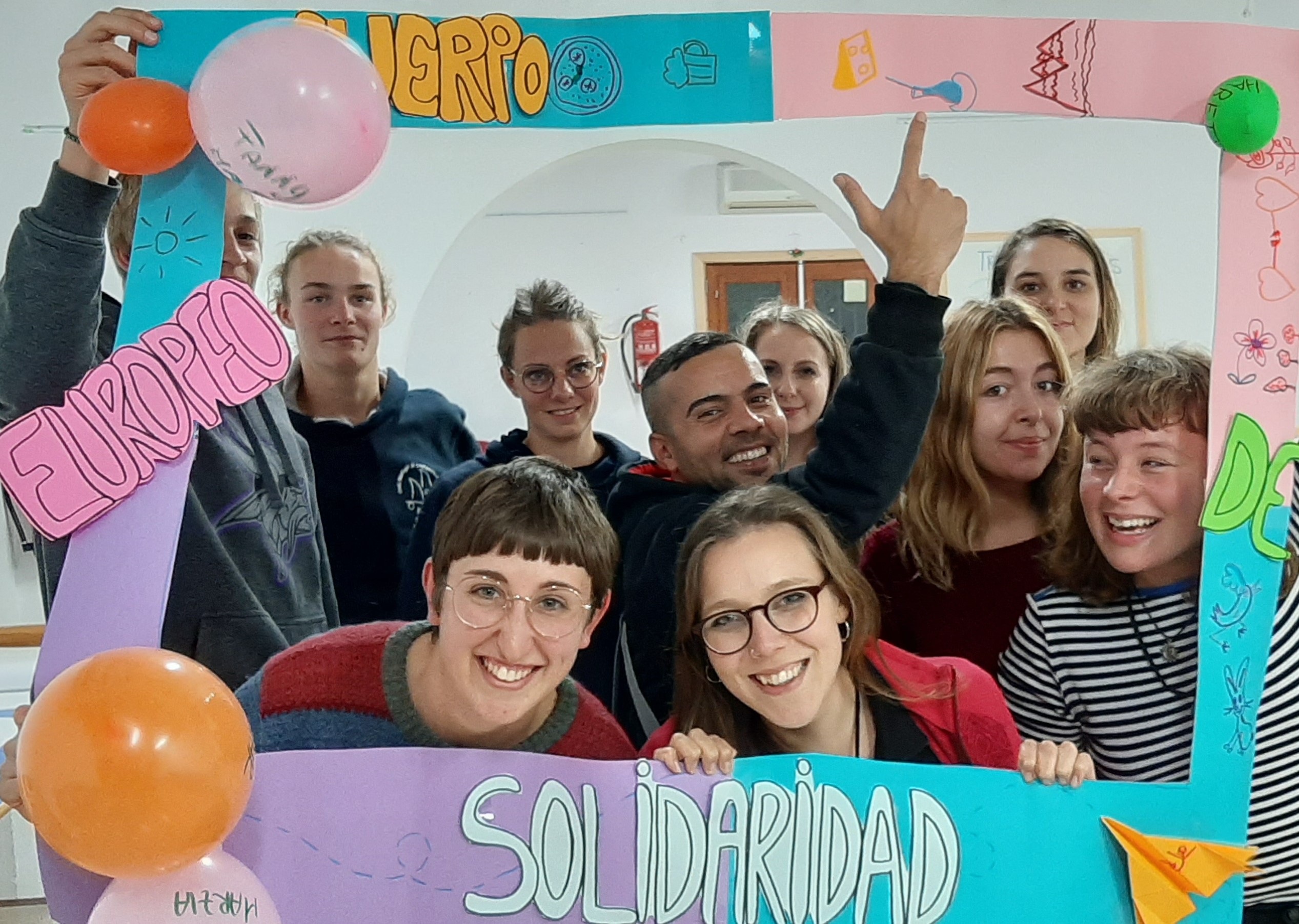 desc_Foto joves CES.jpg