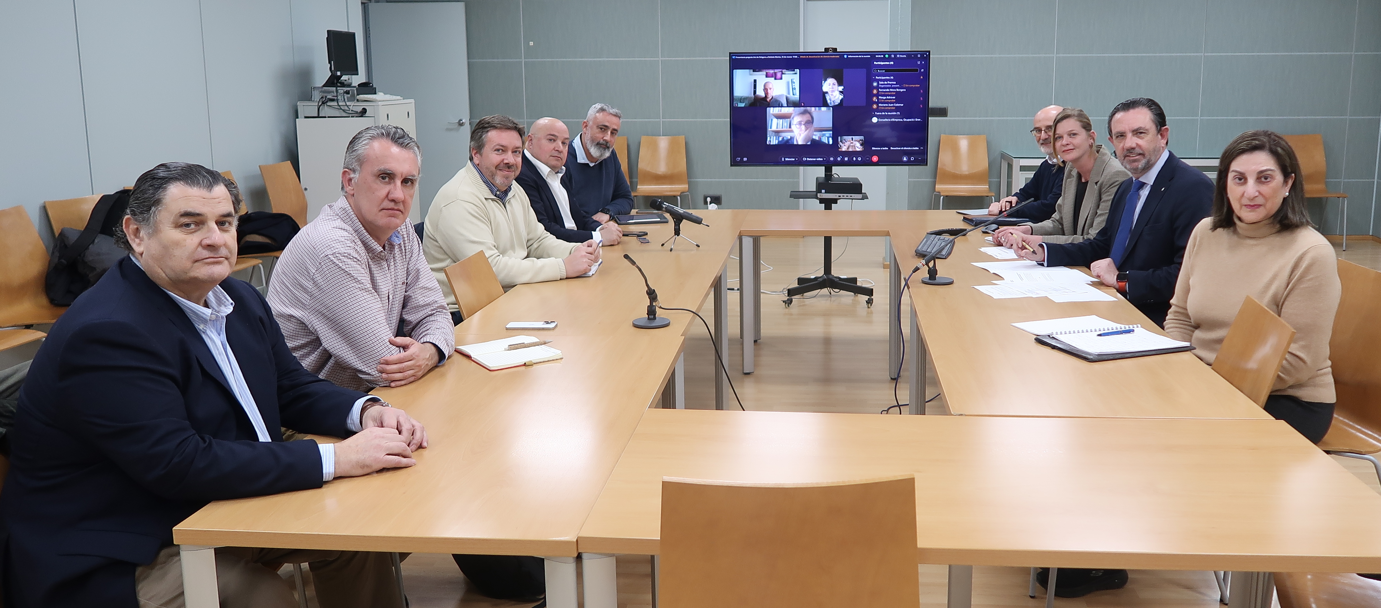 Presentació dels resultats de la consulta prèvia sobre la nova Llei de polígons industrials a les entitats i organitzacions socials, amb presència de patronals, sindicats, associacions del sector i administracions públiques